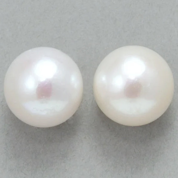 2 x Ivory white half-drilled round freshwater Pearls AAA